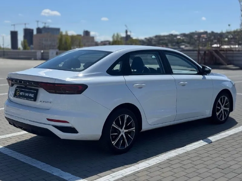 🚘 в продаже geely emgrand год выпуска: 2022 пробег на табло: 77 791 км птс: электронный двигатель: 1.5 бензин трансмиссия: cvt vin: lb3f31026pg012654 цена: 1 020 000 новая цена: 990 000 руб. 📞 + 7 (938) 130-35-61 адрес: г. ростов-на-дону, тц «сиверс», пр. сиверса, 23 – как нас найти способы оплаты: — наличные; — кредит (20 банков); — безнал без ндс; — обмен на ваш авто. больше подробностей об авто и способах оплаты узнавайте у менеджера @autozaorndbot ___________ смотрите все авто в наличии – https://autozao. ru/ max. ru/auto_zao_rnd 💬 🗺️ присоединяйтесь к авто зао в других городах: — москва — краснодар — авто зао юг (новый регион) - фотография - 3