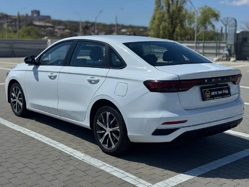 🚘 в продаже geely emgrand год выпуска: 2022 пробег на табло: 77 791 км птс: электронный двигатель: 1.5 бензин трансмиссия: cvt vin: lb3f31026pg012654 цена: 1 020 000 новая цена: 990 000 руб. 📞 + 7 (938) 130-35-61 адрес: г. ростов-на-дону, тц «сиверс», пр. сиверса, 23 – как нас найти способы оплаты: — наличные; — кредит (20 банков); — безнал без ндс; — обмен на ваш авто. больше подробностей об авто и способах оплаты узнавайте у менеджера @autozaorndbot ___________ смотрите все авто в наличии – https://autozao. ru/ max. ru/auto_zao_rnd 💬 🗺️ присоединяйтесь к авто зао в других городах: — москва — краснодар — авто зао юг (новый регион) - фотография - 4