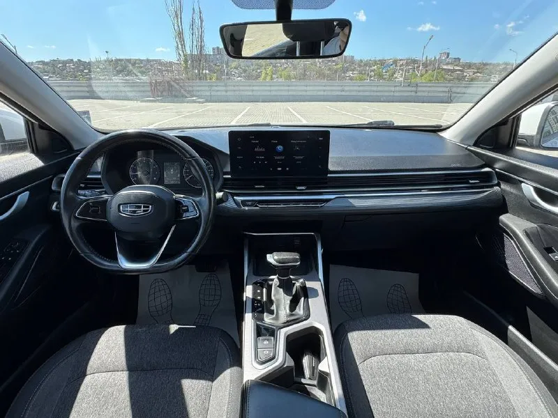 🚘 в продаже geely emgrand год выпуска: 2022 пробег на табло: 77 791 км птс: электронный двигатель: 1.5 бензин трансмиссия: cvt vin: lb3f31026pg012654 цена: 1 020 000 новая цена: 990 000 руб. 📞 + 7 (938) 130-35-61 адрес: г. ростов-на-дону, тц «сиверс», пр. сиверса, 23 – как нас найти способы оплаты: — наличные; — кредит (20 банков); — безнал без ндс; — обмен на ваш авто. больше подробностей об авто и способах оплаты узнавайте у менеджера @autozaorndbot ___________ смотрите все авто в наличии – https://autozao. ru/ max. ru/auto_zao_rnd 💬 🗺️ присоединяйтесь к авто зао в других городах: — москва — краснодар — авто зао юг (новый регион) - фотография - 6