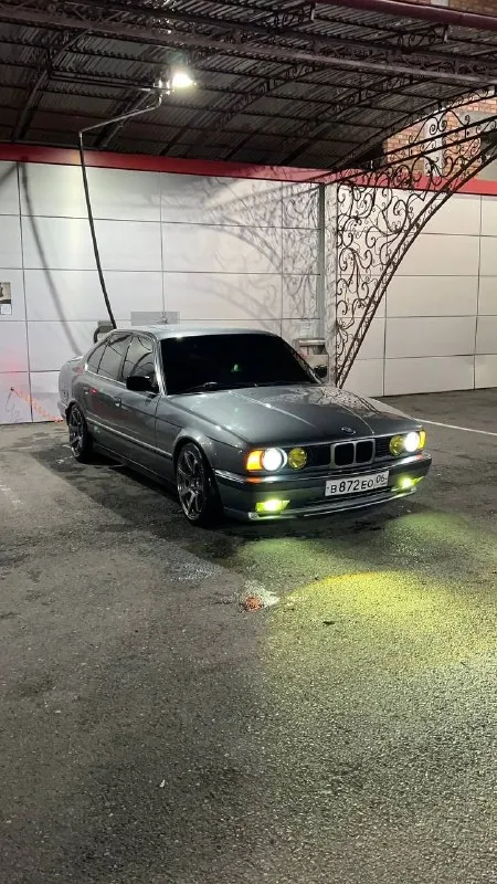 Продаю 680 т или обмен 89626440603 bmw e34 двигатель в идеальном состоянии м50б25 94 год рестайлинг - в техническом плане все отлично по электрике работает можно сказать абсолютно все. - начиная с системы охлаждения и до заднего редуктора всё обслужено. заменена "трасса" кондиционера вплоть до радиатора, (также ремень вместе с натяжителем) заправлен. кондей "арктика" печка "ташкент" - радиатор от m60 с вентиляторами от нивы, расширительный бачок стоит отдельно не надо воздух гонять), стоит перемычка на горячую и холодную. ремень, натяжитель, ролики всё заменено-. есть газ(полностью обслужен). сцепление двухмассовая коробка гетраг 220 (контрактная) на кардане две крестовины, подвесное, мягкое соединение и балансировка сделаны. - фотография - 2