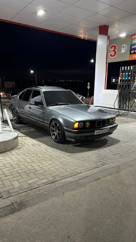Продаю 680 т или обмен 89626440603 bmw e34 двигатель в идеальном состоянии м50б25 94 год рестайлинг - в техническом плане все отлично по электрике работает можно сказать абсолютно все. - начиная с системы охлаждения и до заднего редуктора всё обслужено. заменена "трасса" кондиционера вплоть до радиатора, (также ремень вместе с натяжителем) заправлен. кондей "арктика" печка "ташкент" - радиатор от m60 с вентиляторами от нивы, расширительный бачок стоит отдельно не надо воздух гонять), стоит перемычка на горячую и холодную. ремень, натяжитель, ролики всё заменено-. есть газ(полностью обслужен). сцепление двухмассовая коробка гетраг 220 (контрактная) на кардане две крестовины, подвесное, мягкое соединение и балансировка сделаны. - фотография - 4