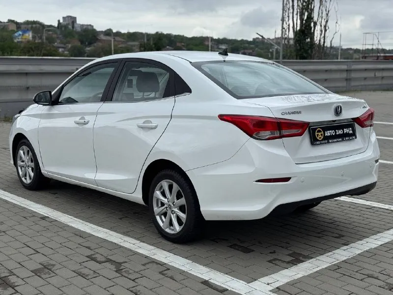 🚘 в продаже changan alsvin год выпуска: 2023 пробег на табло: 64 509 км птс: электронный двигатель: 1.5 бензин трансмиссия: amt vin: ls5a2ase3pd923344 цена: 770 000 новая цена: 730 000 руб. 📞 + 7 (938) 130-35-61 адрес: г. ростов-на-дону, тц «сиверс», пр. сиверса, 23 – как нас найти способы оплаты: — наличные; — кредит (20 банков); — безнал без ндс; — обмен на ваш авто. больше подробностей об авто и способах оплаты узнавайте у менеджера @autozaorndbot ___________ смотрите все авто в наличии – https://autozao. ru/ max. ru/auto_zao_rnd 💬 🗺️ присоединяйтесь к авто зао в других городах: — москва — краснодар — авто зао юг (новый регион) - фотография - 3