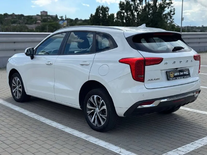 🚘 в продаже haval jolion год выпуска: 2022 пробег на табло: 74 726 км птс: электронный двигатель: 1.5 бензин трансмиссия: amt vin: lgwee4a57nk633140 цена: 1 240 000 руб. 📞 + 7 (938) 130-35-61 г. ростов-на-дону, тц «сиверс», пр. сиверса, 23 – как нас найти 📍 способы оплаты: — наличные; — кредит (20 банков); — безнал без ндс; — обмен на ваш авто. больше подробностей об авто и способах оплаты узнавайте у менеджера 📲 @autozaorndbot ___________ подбор авто – @auto_zao_bot 🤖 все авто – https://autozao. ru/ 🌐 мы в max. ru/auto_zao_rnd 💬 🗺️ присоединяйтесь к авто зао : — москва — краснодар — авто зао юг (новый регион) - фотография - 3