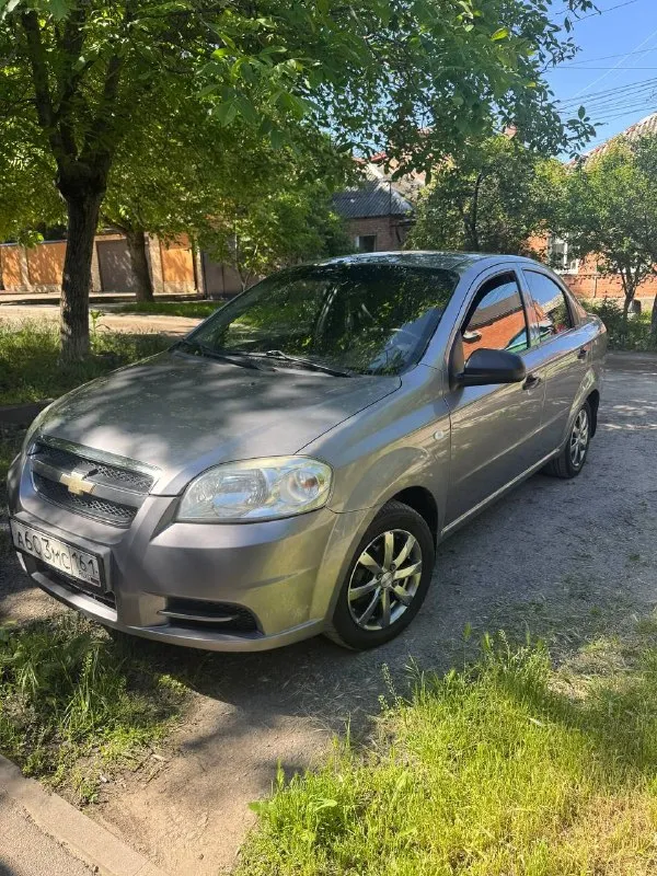 Шевроле авео 1.4л механика, 2010 год выпуска. 480000р. я собственник(2-ой по птс). авто обслуженное, по работам много чего сделано. есть возрастные косяки(сколы, царапины и слегка выгоревший лак на одном крыле), без гнили и ржавчины. авто на полном ходу. единственное нужно поменять катушку зажигания (моментами подтраивает). вместе с авто отдам шипучку на штампах с родными колпаками и некоторые запчасти в запас. звонить по номеру 89939505530, либо в вк vk. ru/zkzkzkzl в любое время. интересен обмен на автомат админу 🍸 - фотография - 2