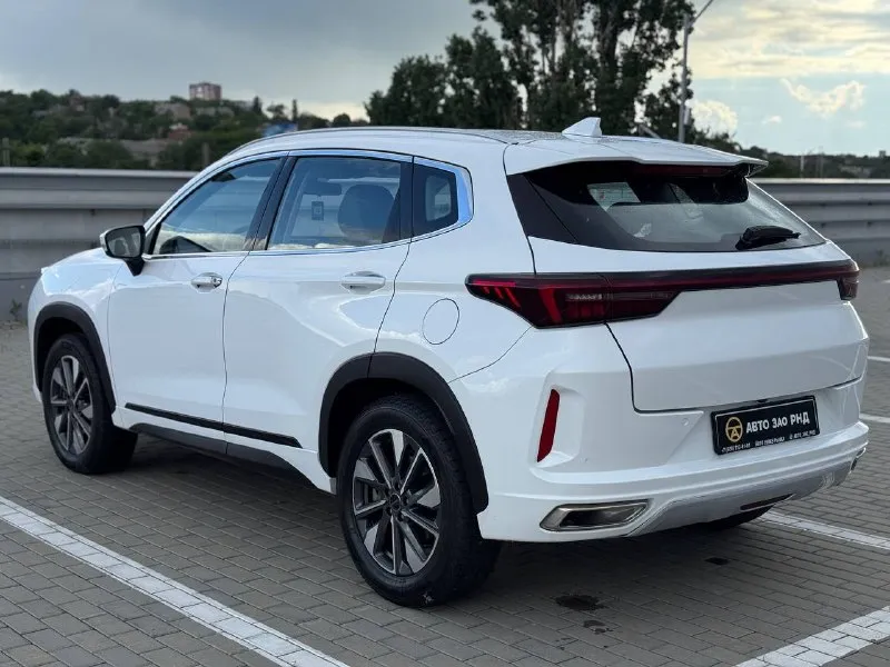 🚘 в продаже exeed lx год выпуска: 2023 пробег на табло: 68 942 км птс: электронный двигатель: 1.5 бензин трансмиссия: cvt vin: lvtdb21b3pe910485 цена: 1 460 000 руб. 📞 + 7 (938) 130-35-61 г. ростов-на-дону, тц «сиверс», пр. сиверса, 23 – как нас найти 📍 способы оплаты: — наличные; — кредит (20 банков); — безнал без ндс; — обмен на ваш авто. больше подробностей об авто и способах оплаты узнавайте у менеджера 📲 @autozaorndbot ___________ подбор авто – @auto_zao_bot 🤖 все авто – https://autozao. ru/ 🌐 мы в max. ru/auto_zao_rnd 💬 🗺️ присоединяйтесь к авто зао : — москва — краснодар — авто зао юг (новый регион) - фотография - 4