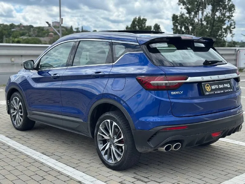 🚘 в продаже geely coolray год выпуска: 2022 пробег на табло: 71 384 км птс: электронный двигатель: 1.5 бензин трансмиссия: amt vin: y4k8622z5nb905907 цена: 1 450 000 руб. 📞 + 7 (938) 130-35-61 адрес: г. ростов-на-дону, тц «сиверс», пр. сиверса, 23 – как нас найти способы оплаты: — наличные; — кредит (20 банков); — безнал без ндс; — обмен на ваш авто. больше подробностей об авто и способах оплаты узнавайте у менеджера @autozaorndbot ___________ смотрите все авто в наличии – https://autozao. ru/ max. ru/auto_zao_rnd 💬 🗺️ присоединяйтесь к авто зао в других городах: — москва — краснодар — авто зао юг (новый регион) - фотография - 3