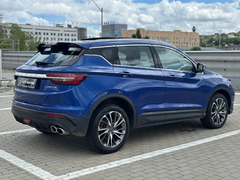 🚘 в продаже geely coolray год выпуска: 2022 пробег на табло: 71 384 км птс: электронный двигатель: 1.5 бензин трансмиссия: amt vin: y4k8622z5nb905907 цена: 1 450 000 руб. 📞 + 7 (938) 130-35-61 адрес: г. ростов-на-дону, тц «сиверс», пр. сиверса, 23 – как нас найти способы оплаты: — наличные; — кредит (20 банков); — безнал без ндс; — обмен на ваш авто. больше подробностей об авто и способах оплаты узнавайте у менеджера @autozaorndbot ___________ смотрите все авто в наличии – https://autozao. ru/ max. ru/auto_zao_rnd 💬 🗺️ присоединяйтесь к авто зао в других городах: — москва — краснодар — авто зао юг (новый регион) - фотография - 4