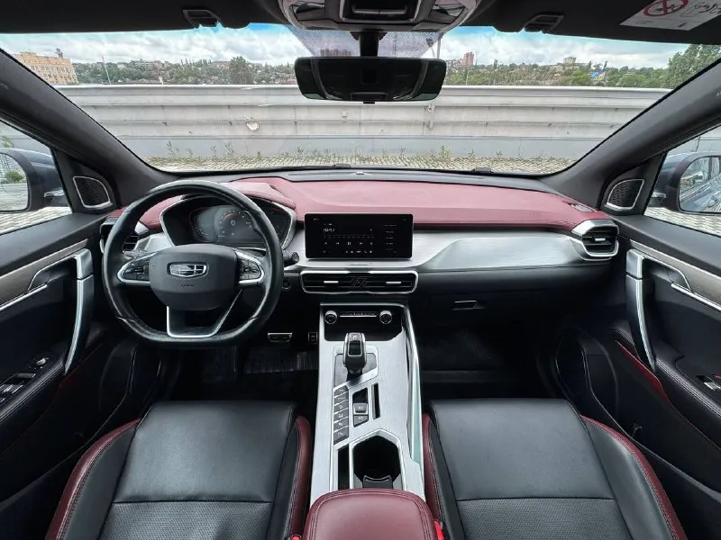 🚘 в продаже geely coolray год выпуска: 2022 пробег на табло: 71 384 км птс: электронный двигатель: 1.5 бензин трансмиссия: amt vin: y4k8622z5nb905907 цена: 1 450 000 руб. 📞 + 7 (938) 130-35-61 адрес: г. ростов-на-дону, тц «сиверс», пр. сиверса, 23 – как нас найти способы оплаты: — наличные; — кредит (20 банков); — безнал без ндс; — обмен на ваш авто. больше подробностей об авто и способах оплаты узнавайте у менеджера @autozaorndbot ___________ смотрите все авто в наличии – https://autozao. ru/ max. ru/auto_zao_rnd 💬 🗺️ присоединяйтесь к авто зао в других городах: — москва — краснодар — авто зао юг (новый регион) - фотография - 6