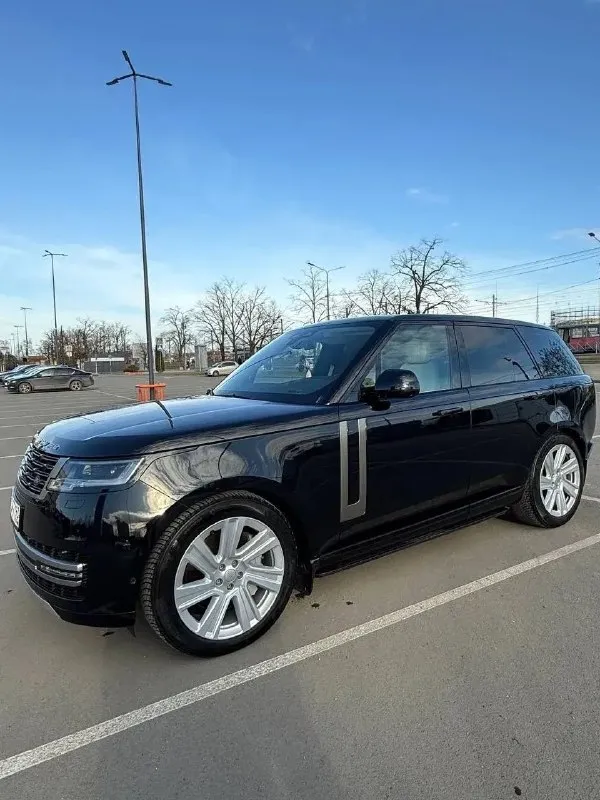 Range rover, 2022 год. 4.4 530 л. с., пробег 24.000 км. цена 17.400.000 руб контакты: 89184650200 - фотография - 1