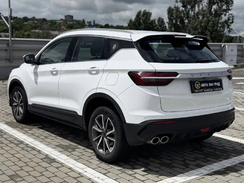 🚘 в продаже geely coolray год выпуска: 2022 пробег на табло: 59 969 км птс: электронный двигатель: 1.5 бензин трансмиссия: amt vin: y4k8622z1pb900707 цена: 1 270 000 руб. 📞 + 7 (938) 130-35-61 адрес: г. ростов-на-дону, тц «сиверс», пр. сиверса, 23 – как нас найти способы оплаты: — наличные; — кредит (20 банков); — безнал без ндс; — обмен на ваш авто. больше подробностей об авто и способах оплаты узнавайте у менеджера @autozaorndbot ___________ смотрите все авто в наличии – https://autozao. ru/ max. ru/auto_zao_rnd 💬 🗺️ присоединяйтесь к авто зао в других городах: — москва — краснодар — авто зао юг (новый регион) - фотография - 3