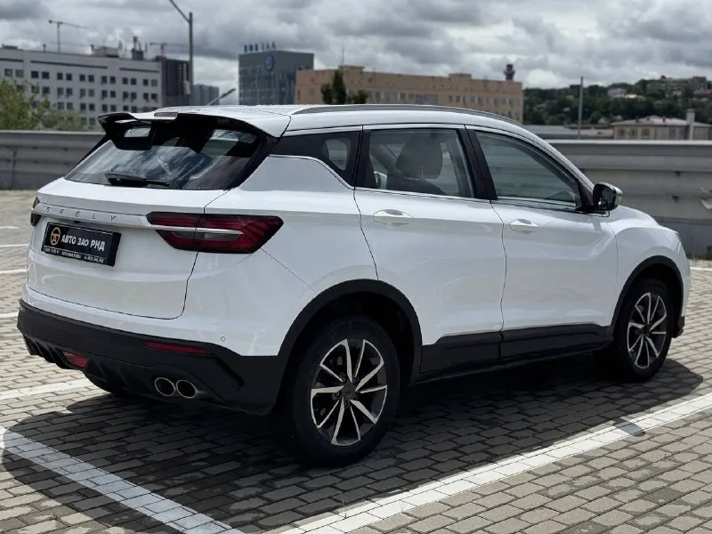 🚘 в продаже geely coolray год выпуска: 2022 пробег на табло: 59 969 км птс: электронный двигатель: 1.5 бензин трансмиссия: amt vin: y4k8622z1pb900707 цена: 1 270 000 руб. 📞 + 7 (938) 130-35-61 адрес: г. ростов-на-дону, тц «сиверс», пр. сиверса, 23 – как нас найти способы оплаты: — наличные; — кредит (20 банков); — безнал без ндс; — обмен на ваш авто. больше подробностей об авто и способах оплаты узнавайте у менеджера @autozaorndbot ___________ смотрите все авто в наличии – https://autozao. ru/ max. ru/auto_zao_rnd 💬 🗺️ присоединяйтесь к авто зао в других городах: — москва — краснодар — авто зао юг (новый регион) - фотография - 4