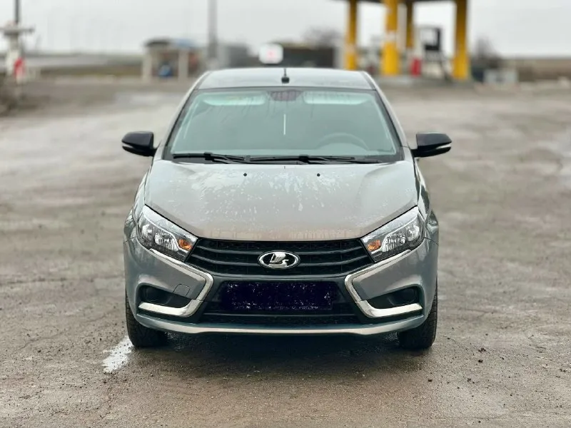 Lada vesta 2022 год мотор 1.6, 16 кл. мкпп пробег 64 т. км. очень хорошее состояние читая и ухоженная машина вся в заводском окрасе один владелец зеленая автотека сервисная книга, официальное обслуживание подушки безопасности, кондиционер, два комплекта резины, стеклоподъемники, электро зеркала, центральный замок, бортовой компьютер, abs, esp. .. хорошая музыка с bluetooth, большой багажник, два ключа. осмотр: старобешево цена: 999’000₽ вопросы по телефону контакты: +79493370237 - фотография - 1