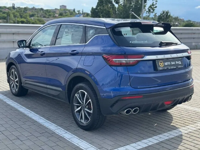 🚘 в продаже geely coolray год выпуска: 2022 пробег на табло: 72 807 км птс: электронный двигатель: 1.5 бензин трансмиссия: амт vin: y4k8622z9nb906896 цена: 1 450 000 руб. 📞 + 7 (938) 130-35-61 г. ростов-на-дону, тц «сиверс», пр. сиверса, 23 – как нас найти 📍 способы оплаты: — наличные; — кредит (20 банков); — безнал без ндс; — обмен на ваш авто. больше подробностей об авто и способах оплаты узнавайте у менеджера 📲 @autozaorndbot ___________ подбор авто – @auto_zao_bot 🤖 все авто – https://autozao. ru/ 🌐 мы в max. ru/auto_zao_rnd 💬 🗺️ присоединяйтесь к авто зао : — москва — краснодар — авто зао юг (новый регион) - фотография - 3