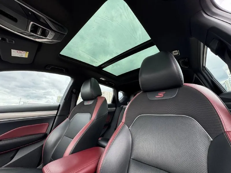 🚘 в продаже geely coolray год выпуска: 2022 пробег на табло: 72 807 км птс: электронный двигатель: 1.5 бензин трансмиссия: амт vin: y4k8622z9nb906896 цена: 1 450 000 руб. 📞 + 7 (938) 130-35-61 г. ростов-на-дону, тц «сиверс», пр. сиверса, 23 – как нас найти 📍 способы оплаты: — наличные; — кредит (20 банков); — безнал без ндс; — обмен на ваш авто. больше подробностей об авто и способах оплаты узнавайте у менеджера 📲 @autozaorndbot ___________ подбор авто – @auto_zao_bot 🤖 все авто – https://autozao. ru/ 🌐 мы в max. ru/auto_zao_rnd 💬 🗺️ присоединяйтесь к авто зао : — москва — краснодар — авто зао юг (новый регион) - фотография - 8