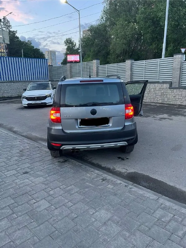 В продаже шкода йети 703.000 руб автомобиль чешской сборки. год выпуска 2012 пробег 215.000 1 собственник в птс 1.8 турбо gen2 мотор на мкпп и полном приводе по комплектации магнитола, 2 передних стеклоподъемника, климат, подогревы, задний ряд трансформер кузов требует внимания проемы и крыша в родной краске, по кузову в основном вторичный окрас, присутствует вспучивание краски там, сям, дно живое без дыр. двери по низам живые. 89282277992 связь: vk. ru/id264854784 - фотография - 2