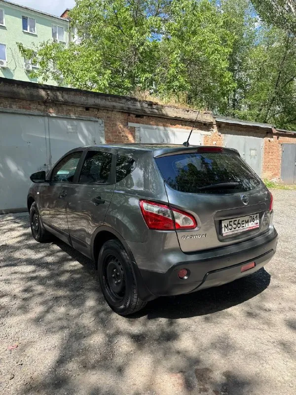 🚘 марка nissan qashqai 📅год 2013 🕧пробег 146.000км 💰цена 1.100.000₽ ☎️тел. +79034868390 👤владелец vk. ru/danielyannn_001 📍место осмотра: г. ростов-на-дону 📃описание: отличный кашкай для повседневной езды. (без вложений) 2013 г 1.6 117 лс родной пробег 146.000 техническая часть автомобиля в отличном состоянии. двигатель в отличном состоянии не троит, не дымит, масло не кушает. ходовая новая, ничего нигде не гремит, не гудит, не стучит. электроника в автомобиле полностью исправна, работает каждая кнопочка. по кузову автомобиль в хорошем состоянии. на машине ездит дедушка 70 лет очень редко, всегда стоит в гараже имеется заводская летняя резина реальному покупателю торг. юридически чистый автомобиль зеленый отчёт. я собственник могу скинуть видео обзор по машине. - фотография - 4