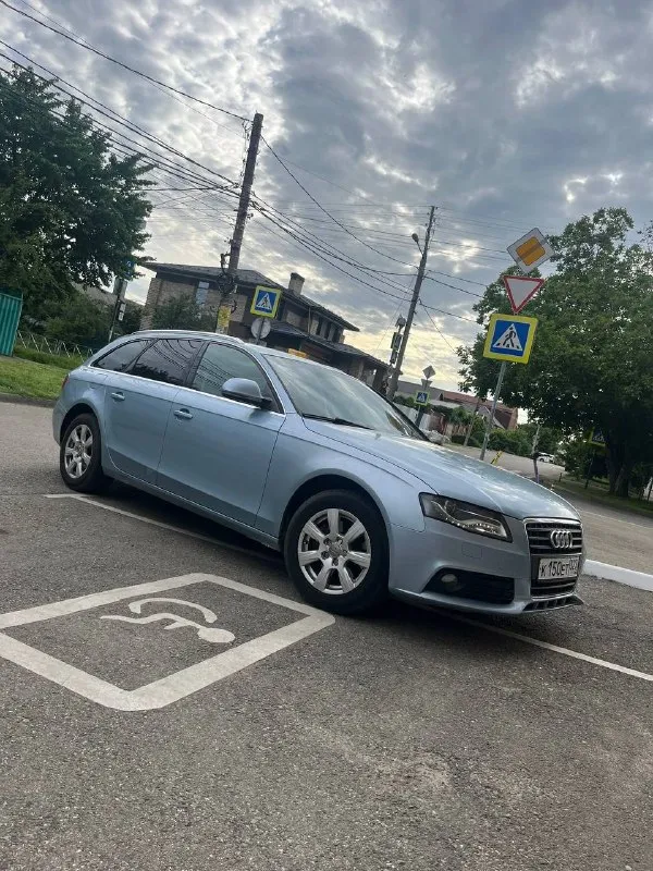 Продам чистую немку ауди а4 2 tdi вариатор (едет отлично, к сиденью прижимает, набирает чётко как трамвай) 2008г. машина в россии с 2012г. в германии один владелец был, в россии я вторая. машина вся в родном окрасе, без единого дтп за всю историю ( любые проверки) салон чистый, без дырок и прокуренности. в мозги не лезли пробег не скручивали от слова совсем, с этим пробегом все болячки вылезли и устранились, в том числе и двигатель меняли ( с пробегом 60т). тонер люммар в круг с лобовым ( по госту ), акустика из 12 колонок и 2 сабвуфера ( играет шикарно), навигация, круиз контроль, и много всего другого. сиденья ковши с подогревом. датчики движения. коробка, турбина, двигатель без нареканий на 5++++++. эта машина впечатления оставляет. номера стоят свежие, т. к. её номера переставила на новую машину. в общем звони 📲 всё расскажу. любые проверки приветствую, машина очень достойная для своих лет и вид имеет бодрый ! 89615116611 - фотография - 4
