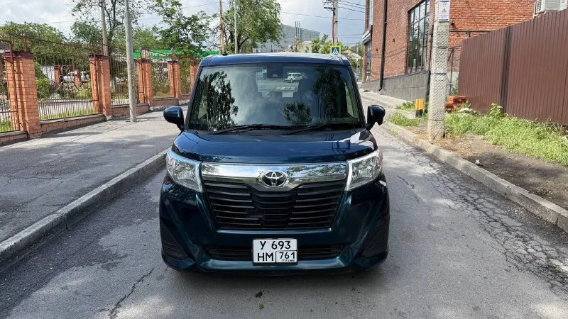 🏎️toyota roomy 2018 г. 📍пробег: 150 000 км 🟢 1 собственник 🟢 зеленая автотека 🟢 родной пробег 🟢 без дтп ✔ электродверь ✔ удержание в полосе ✔ bluetooth, тв, мультируль ✔ кондиционер обслужен ✔ небольшой расход топлива 🔧 автомобиль в отличном состоянии. чистый и ухоженный салон, кузов без нареканий, технически полностью исправен. без вложений. честный и ухоженный автомобиль с прозрачной историей. 🤝 💰цена: 945 000₽ так же возможен trade-in - рассмотрим обмен на ваш автомобиль с доплатой в любую сторону 📞 +7 (928) 909-96-56 - фотография - 1