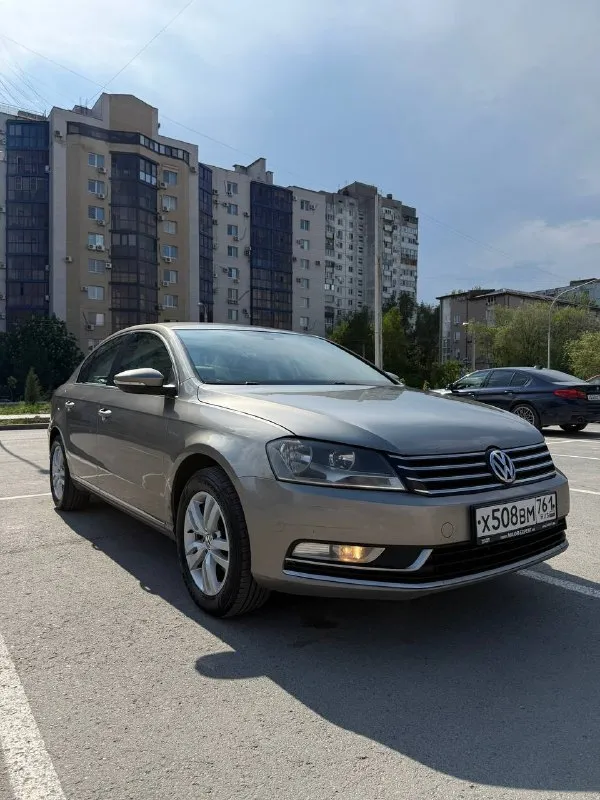 Volkswagen passat b7 2012 1.8 6-ти ступенчатая механика. автомобиль в достойном состоянии, приобретался на пробеге 177 тыс. км. , с июля 2022 года в одной семье, в дтп не участвовал, расчетов страховой не производилось, оригинальный птс. с момента покупки обслуживается у одного механика, понимающего в автомобилях vag группы, замена масла каждые 8,000 км. (liqui moly leichtlauf hc7 5w-40), масло не ест, посторонних звуков по ходовой нет, бензин исключительно 95 (в основном лукойл экто) на пробеге 218 тыс. км. произведен капитальный ремонт двигателя (с расточкой блока/головки, заменой поршневой группы, вкладышей, клапанов с направляющими и много другого, подробнее по телефону), заменен комплект сцепления (ставился оригинал - luk). из последнего - заменена помпа (в сборе с корпусом), полностью заменен антифриз, установлен маслоотделитель следующего поколения. состояние кузова на фото (присутствуют сколы лкп на кузовных элементах автомобиля, сквозных коррозий нет) +79515017852 евгений - фотография - 1