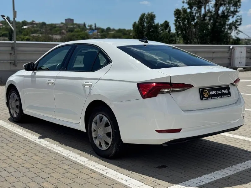 🚘 в продаже skoda octavia год выпуска: 2021 пробег на табло: 125 725 км птс: электронный двигатель: 1.6 бензин трансмиссия: at vin: xw8an4nx7mh065118 цена: 1 430 000 руб. 📞 + 7 (938) 130-35-61 г. ростов-на-дону, тц «сиверс», пр. сиверса, 23 – как нас найти 📍 способы оплаты: — наличные; — кредит (20 банков); — безнал без ндс; — обмен на ваш авто. больше подробностей об авто и способах оплаты узнавайте у менеджера 📲 @autozaorndbot ___________ подбор авто – @auto_zao_bot 🤖 все авто – https://autozao. ru/ 🌐 мы в max. ru/auto_zao_rnd 💬 🗺️ присоединяйтесь к авто зао : — москва — краснодар — авто зао юг (новый регион) - фотография - 3