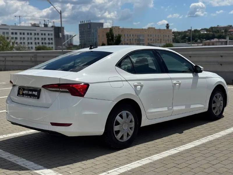 🚘 в продаже skoda octavia год выпуска: 2021 пробег на табло: 125 725 км птс: электронный двигатель: 1.6 бензин трансмиссия: at vin: xw8an4nx7mh065118 цена: 1 430 000 руб. 📞 + 7 (938) 130-35-61 г. ростов-на-дону, тц «сиверс», пр. сиверса, 23 – как нас найти 📍 способы оплаты: — наличные; — кредит (20 банков); — безнал без ндс; — обмен на ваш авто. больше подробностей об авто и способах оплаты узнавайте у менеджера 📲 @autozaorndbot ___________ подбор авто – @auto_zao_bot 🤖 все авто – https://autozao. ru/ 🌐 мы в max. ru/auto_zao_rnd 💬 🗺️ присоединяйтесь к авто зао : — москва — краснодар — авто зао юг (новый регион) - фотография - 4