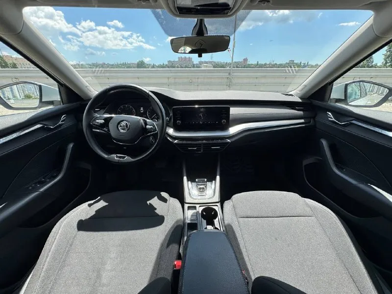 🚘 в продаже skoda octavia год выпуска: 2021 пробег на табло: 125 725 км птс: электронный двигатель: 1.6 бензин трансмиссия: at vin: xw8an4nx7mh065118 цена: 1 430 000 руб. 📞 + 7 (938) 130-35-61 г. ростов-на-дону, тц «сиверс», пр. сиверса, 23 – как нас найти 📍 способы оплаты: — наличные; — кредит (20 банков); — безнал без ндс; — обмен на ваш авто. больше подробностей об авто и способах оплаты узнавайте у менеджера 📲 @autozaorndbot ___________ подбор авто – @auto_zao_bot 🤖 все авто – https://autozao. ru/ 🌐 мы в max. ru/auto_zao_rnd 💬 🗺️ присоединяйтесь к авто зао : — москва — краснодар — авто зао юг (новый регион) - фотография - 5