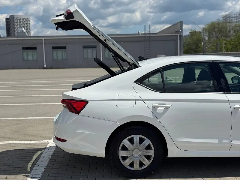 🚘 в продаже skoda octavia год выпуска: 2021 пробег на табло: 125 725 км птс: электронный двигатель: 1.6 бензин трансмиссия: at vin: xw8an4nx7mh065118 цена: 1 430 000 руб. 📞 + 7 (938) 130-35-61 г. ростов-на-дону, тц «сиверс», пр. сиверса, 23 – как нас найти 📍 способы оплаты: — наличные; — кредит (20 банков); — безнал без ндс; — обмен на ваш авто. больше подробностей об авто и способах оплаты узнавайте у менеджера 📲 @autozaorndbot ___________ подбор авто – @auto_zao_bot 🤖 все авто – https://autozao. ru/ 🌐 мы в max. ru/auto_zao_rnd 💬 🗺️ присоединяйтесь к авто зао : — москва — краснодар — авто зао юг (новый регион) - фотография - 8