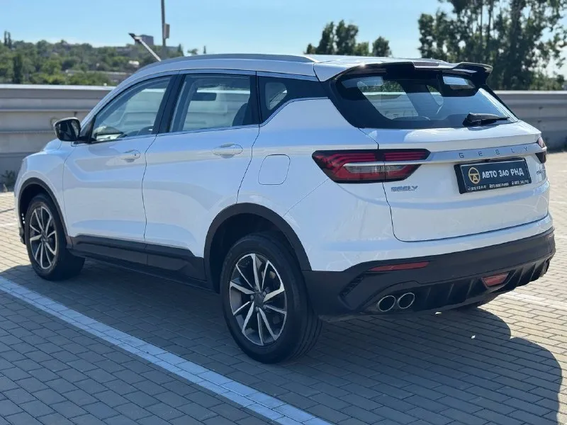 🚘 в продаже geely coolray год выпуска: 2022 пробег на табло: 60 548 км птс: электронный двигатель: 1.5 бензин трансмиссия: amt vin: y4k8622z2pb900621 цена: 1 270 000 руб. 📞 + 7 (938) 130-35-61 г. ростов-на-дону, тц «сиверс», пр. сиверса, 23 – как нас найти 📍 способы оплаты: — наличные; — кредит (20 банков); — безнал без ндс; — обмен на ваш авто. больше подробностей об авто и способах оплаты узнавайте у менеджера 📲 @autozaorndbot ___________ подбор авто – @auto_zao_bot 🤖 все авто – https://autozao. ru/ 🌐 мы в max. ru/auto_zao_rnd 💬 🗺️ присоединяйтесь к авто зао : — москва — краснодар — авто зао юг (новый регион) - фотография - 3