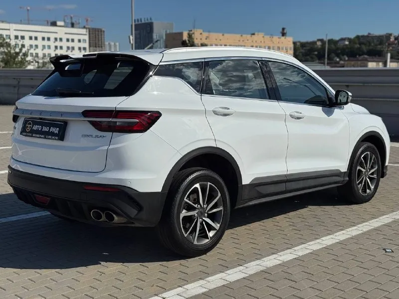 🚘 в продаже geely coolray год выпуска: 2022 пробег на табло: 60 548 км птс: электронный двигатель: 1.5 бензин трансмиссия: amt vin: y4k8622z2pb900621 цена: 1 270 000 руб. 📞 + 7 (938) 130-35-61 г. ростов-на-дону, тц «сиверс», пр. сиверса, 23 – как нас найти 📍 способы оплаты: — наличные; — кредит (20 банков); — безнал без ндс; — обмен на ваш авто. больше подробностей об авто и способах оплаты узнавайте у менеджера 📲 @autozaorndbot ___________ подбор авто – @auto_zao_bot 🤖 все авто – https://autozao. ru/ 🌐 мы в max. ru/auto_zao_rnd 💬 🗺️ присоединяйтесь к авто зао : — москва — краснодар — авто зао юг (новый регион) - фотография - 4