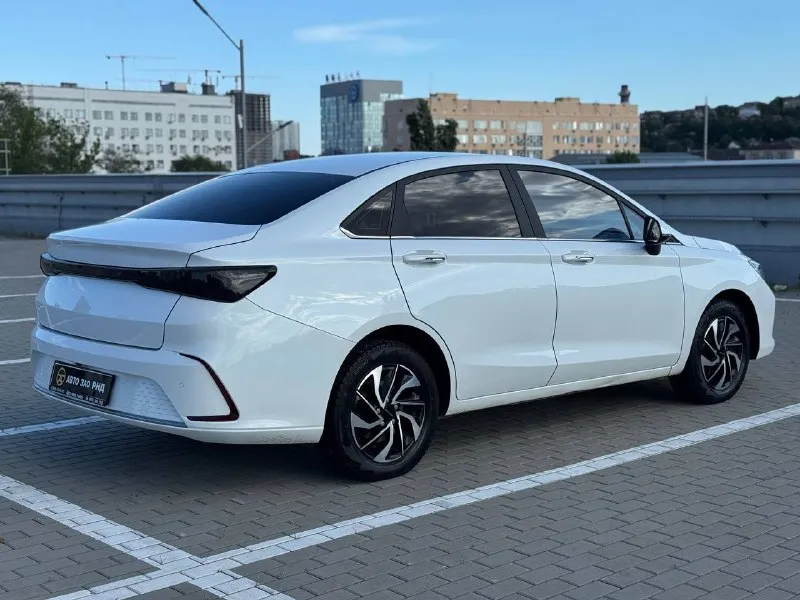🚘 в продаже baic u5 год выпуска: 2023 пробег на табло: 63 350 км птс: электронный двигатель: 1.5 бензин трансмиссия: cvt vin: xwdclsac8p0000479 цена: 990 000 руб. 📞 + 7 (938) 130-35-61 г. ростов-на-дону, тц «сиверс», пр. сиверса, 23 – как нас найти 📍 способы оплаты: — наличные; — кредит (20 банков); — безнал без ндс; — обмен на ваш авто. больше подробностей об авто и способах оплаты узнавайте у менеджера 📲 @autozaorndbot ___________ подбор авто – @auto_zao_bot 🤖 все авто – https://autozao. ru/ 🌐 мы в max. ru/auto_zao_rnd 💬 🗺️ присоединяйтесь к авто зао : — москва — краснодар — авто зао юг (новый регион) - фотография - 4