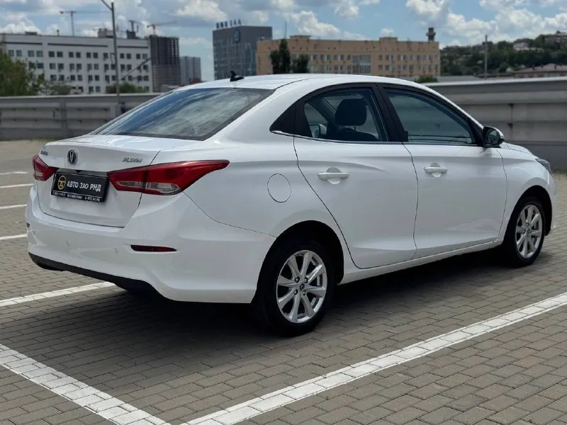 🚘 в продаже changan alsvin год выпуска: 2023 пробег на табло: 63 916 км птс: электронный двигатель: 1.5 бензин трансмиссия: amt vin: ls5a2ase6pd923192 цена: 770 000 руб. 📞 + 7 (938) 130-35-61 г. ростов-на-дону, тц «сиверс», пр. сиверса, 23 – как нас найти 📍 способы оплаты: — наличные; — кредит (20 банков); — безнал без ндс; — обмен на ваш авто. больше подробностей об авто и способах оплаты узнавайте у менеджера 📲 @autozaorndbot ___________ подбор авто – @auto_zao_bot 🤖 все авто – https://autozao. ru/ 🌐 мы в max. ru/auto_zao_rnd 💬 🗺️ присоединяйтесь к авто зао : — москва — краснодар — авто зао юг (новый регион) - фотография - 4