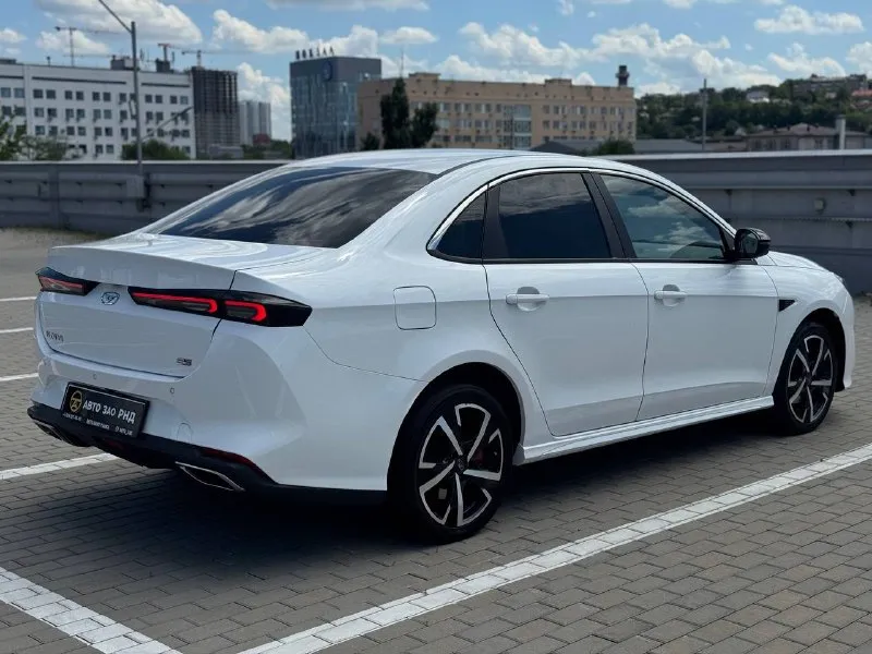 🚘 в продаже kaiyi e5 год выпуска: 2023 пробег на табло: 79 172 км птс: электронный двигатель: 1.5 бензин трансмиссия: cvt vin: xuuja2g20p0001728 цена: 1 050 000 руб. 📞 + 7 (938) 130-35-61 г. ростов-на-дону, тц «сиверс», пр. сиверса, 23 – как нас найти 📍 способы оплаты: — наличные; — кредит (20 банков); — безнал без ндс; — обмен на ваш авто. больше подробностей об авто и способах оплаты узнавайте у менеджера 📲 @autozaorndbot ___________ подбор авто – @auto_zao_bot 🤖 все авто – https://autozao. ru/ 🌐 мы в max. ru/auto_zao_rnd 💬 🗺️ присоединяйтесь к авто зао : — москва — краснодар — авто зао юг (новый регион) - фотография - 4