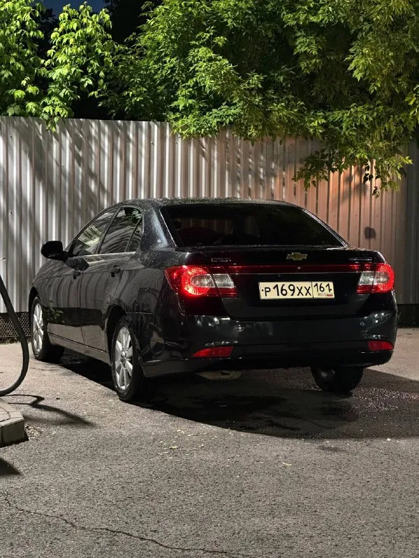 Продам chevrolet epica 2010, 2.0 л (143 л. с.), мкпп в хорошем рабочем состоянии для своих лет и пробега. машина на ходу, ежедневно используется. подробнее: · пробег: 289 000 км · двигатель: 2.0 л, бензин, 143 л. с. (тяговитый, рядная «шестерка») · коробка: механика · салон: кожа + текстиль (комбинированный) состояние: кузов в отличном состоянии, требует минимальной косметики (по желанию). движок и коробка — без нареканий. документы в порядке. цена: 560.000 (торг уместен при осмотре) звоните: 8(988)-517-55-30 - фотография - 1