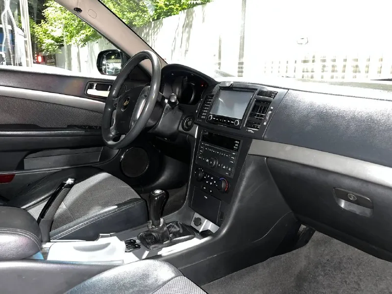 Продам chevrolet epica 2010, 2.0 л (143 л. с.), мкпп в хорошем рабочем состоянии для своих лет и пробега. машина на ходу, ежедневно используется. подробнее: · пробег: 289 000 км · двигатель: 2.0 л, бензин, 143 л. с. (тяговитый, рядная «шестерка») · коробка: механика · салон: кожа + текстиль (комбинированный) состояние: кузов в отличном состоянии, требует минимальной косметики (по желанию). движок и коробка — без нареканий. документы в порядке. цена: 560.000 (торг уместен при осмотре) звоните: 8(988)-517-55-30 - фотография - 6