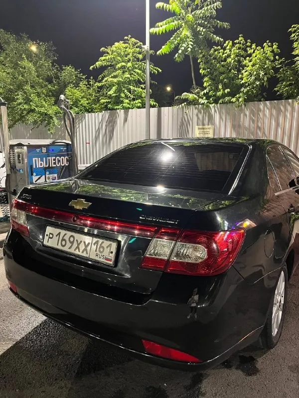 Продам chevrolet epica 2010, 2.0 л (143 л. с.), мкпп в хорошем рабочем состоянии для своих лет и пробега. машина на ходу, ежедневно используется. подробнее: · пробег: 289 000 км · двигатель: 2.0 л, бензин, 143 л. с. (тяговитый, рядная «шестерка») · коробка: механика · салон: кожа + текстиль (комбинированный) состояние: кузов в отличном состоянии, требует минимальной косметики (по желанию). движок и коробка — без нареканий. документы в порядке. цена: 560.000 (торг уместен при осмотре) звоните: 8(988)-517-55-30 - фотография - 8
