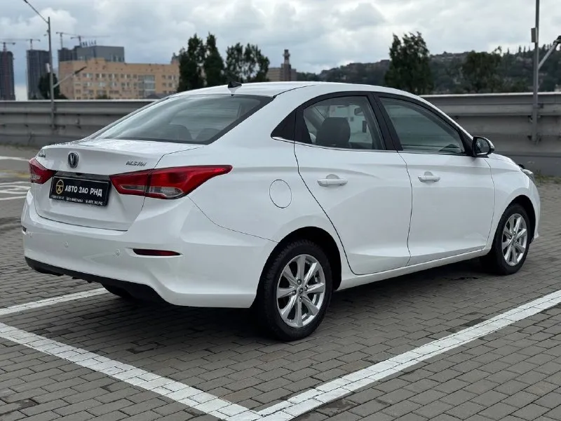 🚘 в продаже changan alsvin год выпуска: 2023 пробег на табло: 64 509 км птс: электронный двигатель: 1.5 бензин трансмиссия: amt vin: ls5a2ase3pd923344 цена: 730 000 новая цена: 720 000 руб. 📞 + 7 (938) 130-35-61 адрес: г. ростов-на-дону, тц «сиверс», пр. сиверса, 23 – как нас найти способы оплаты: — наличные; — кредит (20 банков); — безнал без ндс; — обмен на ваш авто. больше подробностей об авто и способах оплаты узнавайте у менеджера @autozaorndbot ___________ смотрите все авто в наличии – https://autozao. ru/ max. ru/auto_zao_rnd 💬 🗺️ присоединяйтесь к авто зао в других городах: — москва — краснодар — авто зао юг (новый регион) - фотография - 4