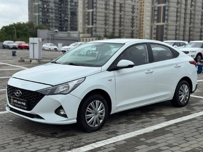 🚘 в продаже hyundai solaris год выпуска: 2020 пробег на табло: 132 925 км птс: электронный, юр. чистый двигатель: 1.4 бензин трансмиссия: ат vin: z94k241bbmr251642 цена: 810 000 новая цена: 790 000 руб. 📞 + 7 (938) 130-35-61 адрес: г. ростов-на-дону, тц «сиверс», пр. сиверса, 23 – как нас найти способы оплаты: — наличные; — кредит (20 банков); — безнал без ндс; — обмен на ваш авто. больше подробностей об авто и способах оплаты узнавайте у менеджера @autozaorndbot ___________ смотрите все авто в наличии – https://autozao. ru/ max. ru/auto_zao_rnd 💬 🗺️ присоединяйтесь к авто зао в других городах: — москва — краснодар — авто зао юг (новый регион) - фотография - 1