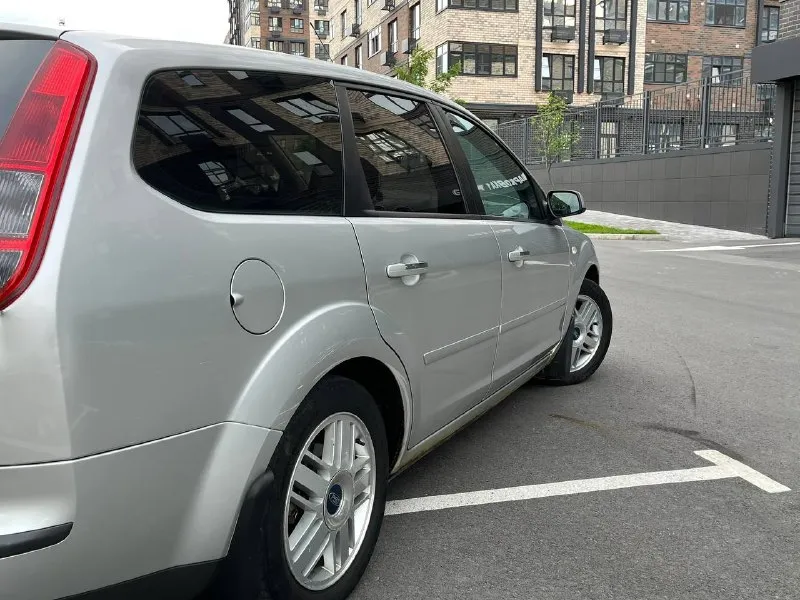 Продам ford focus 2, 1.8, 2007 г. автомобиль в родном окрасе, без дтп. 2 владельца. птс оригинал пробег 162 000 цена: 340 000 по ходовой части ничего не гремит, не стучит. коробка работает без нареканий. комплектация: кондиционер подогрев лобового стекла подогрев заднего стекла подогрев передних сидений 2 передних стеклоподъёмника по двигателю работает ровно, тихо, едет бодро. расход масла около 700 мл на 1000 км по городу, по трассе масло практически не расходует, есть сизый дым. по документам чистый без штрафов и ограничений цену указал минимальную с учетом недостатков находится в ростове-на-дону, александровка +79047773584 вк: vk. ru/vbezborod - фотография - 5