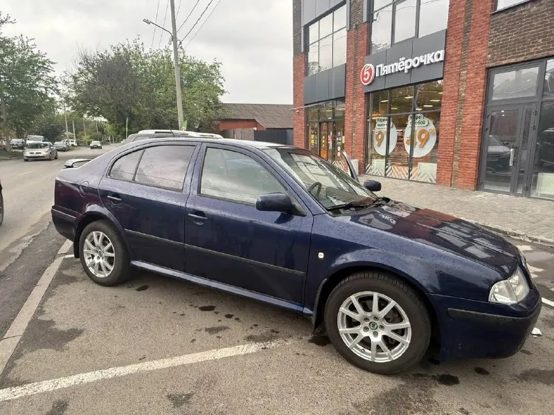 Продаю личный автомобиль skoda octavia tour 1.8t 150л. с. 2004 г. в., механика, пробег 278к. машина для своих лет в отличном состоянии, каждый день в эксплуатации, ставил только качественные запчасти, много чего поменял. авто владею три года. мотор, коробка, турбина без нареканий, лил liqui moly 5w30, турбина раздувается отлично. год назад поставил хороший свет, bi-led модули, стоит хороший газ евро-4 в полностью рабочем состоянии, вписан. установлена неплохая музыка. машина частично зашумлена. 10000 назад полностью перебирался генератор, поставил запчасти от valeo. 5000 назад установил новый комплект грм. новая летняя резина pirelli, диски r16. по комплектации: климат контроль, обогрев боковых зеркал, обогрев заднего стекла, 4 электро стеклоподъемника, электро регулировка боковых зеркал, abs, кондиционер заправлен, работает замечательн +79895274608. территориально г. ростов-на-дону. - фотография - 4