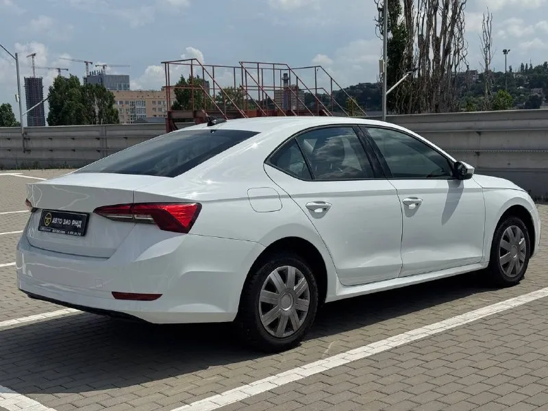 🚘 в продаже skoda octavia год выпуска: 2021 пробег на табло: 129 707 км птс: электронный двигатель: 1.6 бензин трансмиссия: ат vin: xw8an4nx1mh065132 цена: 1 410 000 руб. 📞 + 7 (938) 130-35-61 г. ростов-на-дону, тц «сиверс», пр. сиверса, 23 – как нас найти 📍 способы оплаты: — наличные; — кредит (20 банков); — безнал без ндс; — обмен на ваш авто. больше подробностей об авто и способах оплаты узнавайте у менеджера 📲 @autozaorndbot ___________ подбор авто – @auto_zao_bot 🤖 все авто – https://autozao. ru/ 🌐 мы в max. ru/auto_zao_rnd 💬 🗺️ присоединяйтесь к авто зао : — москва — краснодар — авто зао юг (новый регион) - фотография - 4