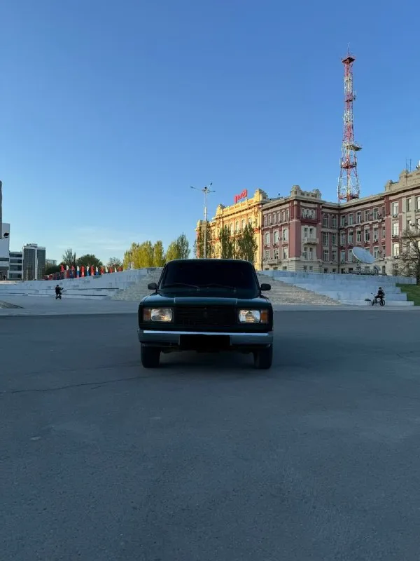 Всем доброго времени суток! в продаже ваз 2107, 1999 года выпуска, машина в достойном состоянии для своих лет, все передачи включаются, свет светит, печка дует, заменил не давно патрубки охлаждения, антифриз, генератор, по вложениям нужно переварить левый порог цена: 110000 остальные вопросы по телефону контакты: 89885305967 - фотография - 1