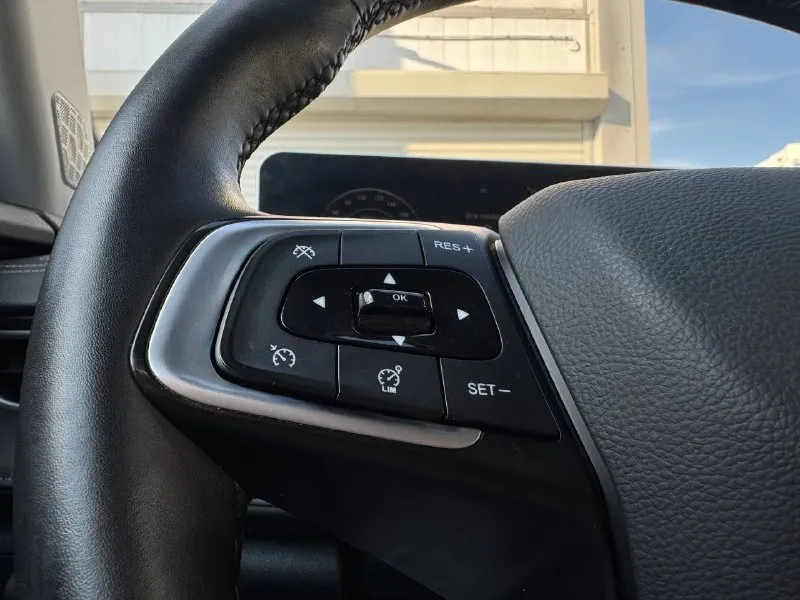 🚘 в продаже chery tiggo 4 год выпуска: 2025 пробег на табло: 24 532 км птс: электронный, юр. чистый двигатель: 1.5 бензин трансмиссия: cvt vin: ededb21b3sc014751 цена: 1 610 000 руб. 📞 + 7 (938) 130-35-61 г. ростов-на-дону, тц «сиверс», пр. сиверса, 23 – как нас найти 📍 способы оплаты: — наличные; — кредит (20 банков); — безнал без ндс; — обмен на ваш авто. больше подробностей об авто и способах оплаты узнавайте у менеджера 📲 @autozaorndbot ___________ подбор авто – @auto_zao_bot 🤖 все авто – https://autozao. ru/ 🌐 🗺️ присоединяйтесь к авто зао : — москва — краснодар - фотография - 7