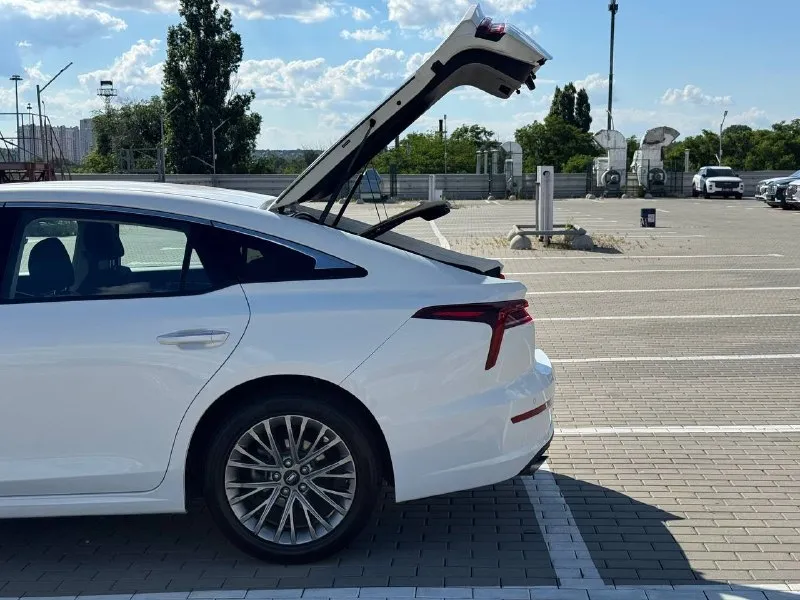 🚘 в продаже faw bestune b70 год выпуска: 2023 пробег на табло: 65 841 км птс: электронный двигатель: 1.5 бензин трансмиссия: at vin: lfp83acc1p1k64676 цена: 1 310 000 руб. 📞 + 7 (938) 130-35-61 г. ростов-на-дону, тц «сиверс», пр. сиверса, 23 – как нас найти 📍 способы оплаты: — наличные; — кредит (20 банков); — безнал без ндс; — обмен на ваш авто. больше подробностей об авто и способах оплаты узнавайте у менеджера 📲 @autozaorndbot ___________ подбор авто – @auto_zao_bot 🤖 все авто – https://autozao. ru/ 🌐 🗺️ присоединяйтесь к авто зао : — москва — краснодар - фотография - 5