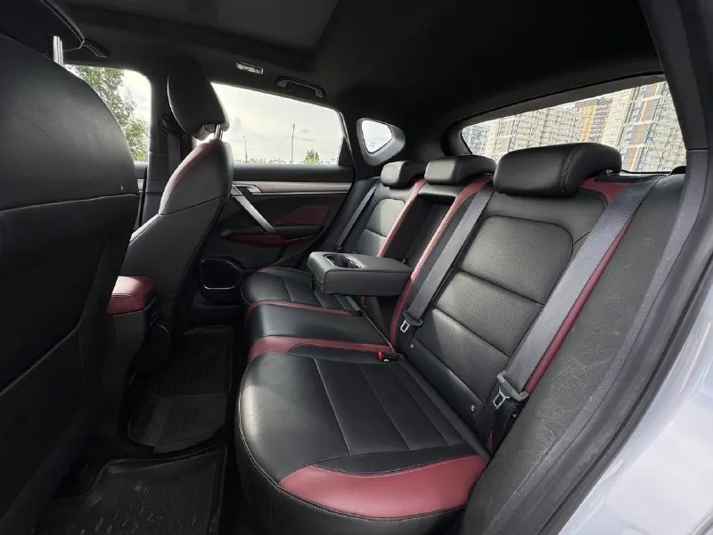 🚘 в продаже geely coolray год выпуска: 2022 пробег на табло: 74 207 км птс: электронный двигатель: 1.5 бензин трансмиссия: amt vin: y4k8622z8nb905920 цена: 1 400 000 новая цена: 1 390 000 руб. 📞 + 7 (938) 130-35-61 г. ростов-на-дону, тц «сиверс», пр. сиверса, 23 – как нас найти 📍 способы оплаты: — наличные; — кредит (20 банков); — безнал без ндс; — обмен на ваш авто. больше подробностей об авто и способах оплаты узнавайте у менеджера 📲 @autozaorndbot ___________ подбор авто – @auto_zao_bot 🤖 все авто – https://autozao. ru/ 🌐 мы в max. ru/auto_zao_rnd 💬 🗺️ присоединяйтесь к авто зао : — москва — краснодар - фотография - 8