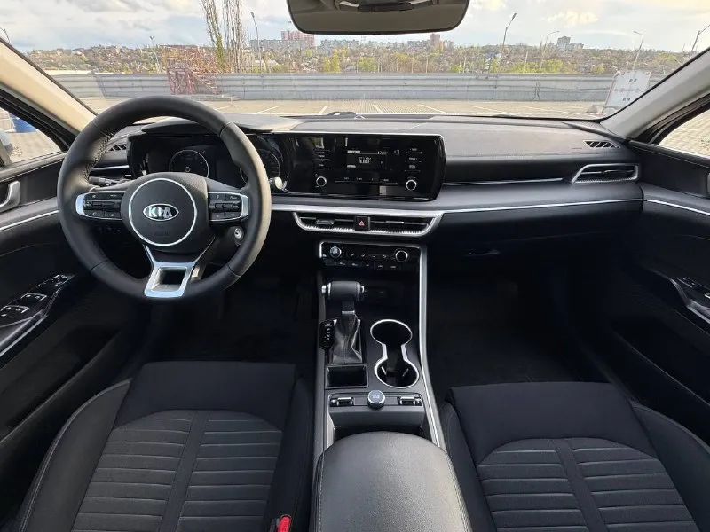 🚘 в продаже kia k5 год выпуска: 2021 пробег на табло: 63 743 км птс: электронный двигатель: 2.0 бензин трансмиссия: at vin: xweg2414bm0002559 цена: 1 660 000 новая цена: 1 640 000 руб. 📞 + 7 (938) 130-35-61 г. ростов-на-дону, тц «сиверс», пр. сиверса, 23 – как нас найти 📍 способы оплаты: — наличные; — кредит (20 банков); — безнал без ндс; — обмен на ваш авто. больше подробностей об авто и способах оплаты узнавайте у менеджера 📲 @autozaorndbot ___________ подбор авто – @auto_zao_bot 🤖 все авто – https://autozao. ru/ 🌐 мы в max. ru/auto_zao_rnd 💬 🗺️ присоединяйтесь к авто зао : — москва — краснодар - фотография - 5
