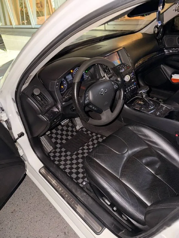 Infiniti g25 2012г. В. Пробег 248 тыс.
1.330🍋
Я собственник, оформлена на меня, вписан в птс
Я 5 владелец - были перевесы и переоформления внутри прошлых хозяев. До этого была у знакомых в семье больше 6 лет как вторая машина выходного дня

Двигатель работает как часы, тяга отличная, едет как надо
Ошибок, течей, запотеваний нигде нет!
Подвеска обслужена, нет ни единого стука
Масло в двс petronas 5w30 - замена каждые 6-7 т. К без расхода ( от слова совсем, как бы вы не ехали )
Заменены все тех жидкости, в том числе и масло в акпп на оригинальное.

Cделано тo меньше мecяца нaзaд,
Свежeе маcлo, фильтpa, колодки, стойки стабов, втулки к ним, новые передние ступицы, сделан сход развал, промыты радиаторы

Кузов в отличном состоянии, гнили/ржавчины нигде нет, машина южная!

Оригинальные литые диски на хорошей свежей резине kumho ( зимнюю резину и резиновые коврики отдам в комплекте )
+ Стоят алюминиевые проставки в круг-20мм

Связь: +7-918-565-08-15 виктор - фотография - 3