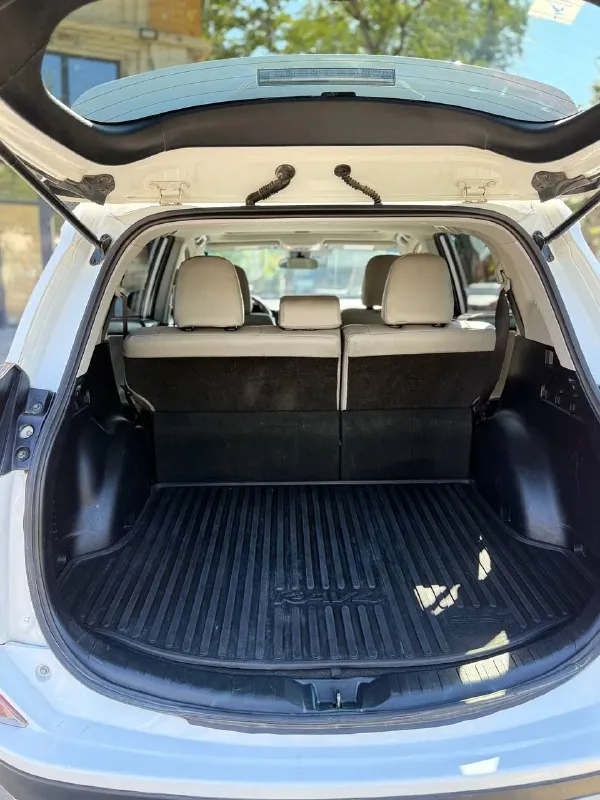 Toyota rav4 xle iv-рестайлинг ✅2018 год ✅пробег 153000 ✅тип двигателя-бензиновый ✅количество цилиндров 4 ✅объем 2494 см³ ✅мощность 180 л. с. ✅объем багажника 577 л ✅коробка передач-автоматическая передач 6 ✅привод-полный ✅тип усилителя-электрический ✅страна производства-япония 🔥цена - 2,899,000 обоснованный торг👌 +79495311649 - фотография - 7