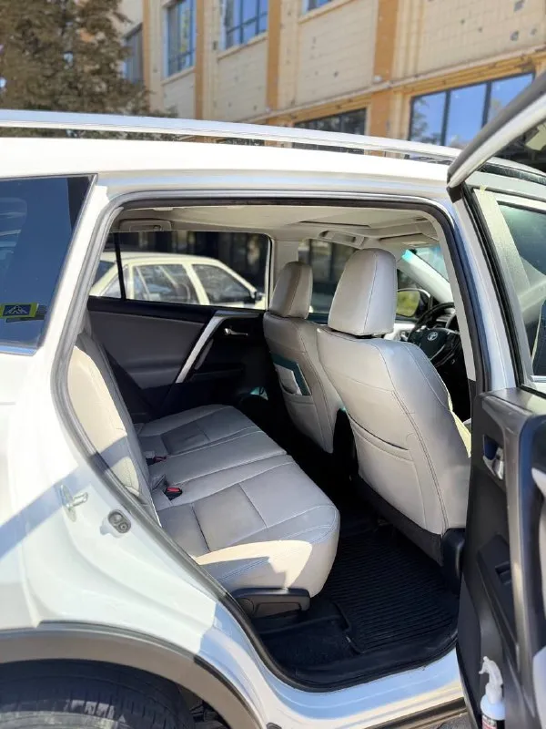 Toyota rav4 xle iv-рестайлинг ✅2018 год ✅пробег 153000 ✅тип двигателя-бензиновый ✅количество цилиндров 4 ✅объем 2494 см³ ✅мощность 180 л. с. ✅объем багажника 577 л ✅коробка передач-автоматическая передач 6 ✅привод-полный ✅тип усилителя-электрический ✅страна производства-япония 🔥цена - 2,899,000 обоснованный торг👌 +79495311649 - фотография - 9