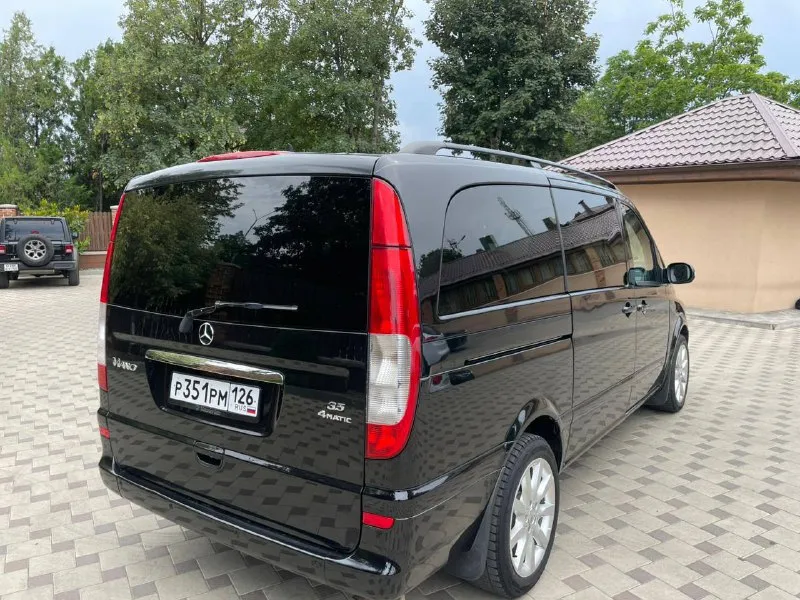 Mercedes benz viano 3.5 4matic. год 2008 коробка передач автомат. пробег 268 тысяч. автомобиль в прекрасном состоянии без гнили и ржавчины не битый все как на фото по технической части все в идеале не требует не каких вложений все работает в штатном режиме. с документами полный порядок. цена 1🍋840. торг возможен реальному покупателю. телефон +79097696005 +79495806290 - фотография - 2