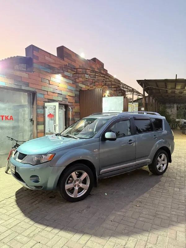 Предлагаю вашему вниманию семейный, комфортабельный, выдержанный нашим временем mitsubishi outlander xl,2007 год выпуска, с родным пробегом 303 тысячи км!двигатель 3.0 v6 и обычный 6-ти ступенчатый автомат(aisin)!автомобиль официал, сборка япония!месяц назад был глобальный ремонт автомобиля, ходовая и все жидкости!так что, новый владелец будет долго и счастливо пользоваться автомобилем! максимальная комплектация: ✅гидроусилитель руля ✅регулировка руля по высоте ✅складывающие зеркала ✅электрозеркала ✅обогрев передних зеркал, лобового стекла и заднего стекла ✅4 стеклоподъемника ✅мультируль ✅кондиционер ✅подогревы передних сидений ✅датчик дождя ✅датчик света ✅abs ✅esp ✅полный привод с переключением на передний привод и с блокировкой деферинциала ✅led в фарах и птф ✅парктроники остальные вопросы по телефону!цена 900,000₽ без торга! реальному покупателю полный бак бензина и зимняя резина в подарок! ☎️+79493038344 - фотография - 5